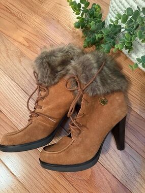 NWOB MK MICHAEL KORS BOOTS SUEDE CAMEL SHOE FAUX FUR TRIM LACE UP HEEL SIZE 7